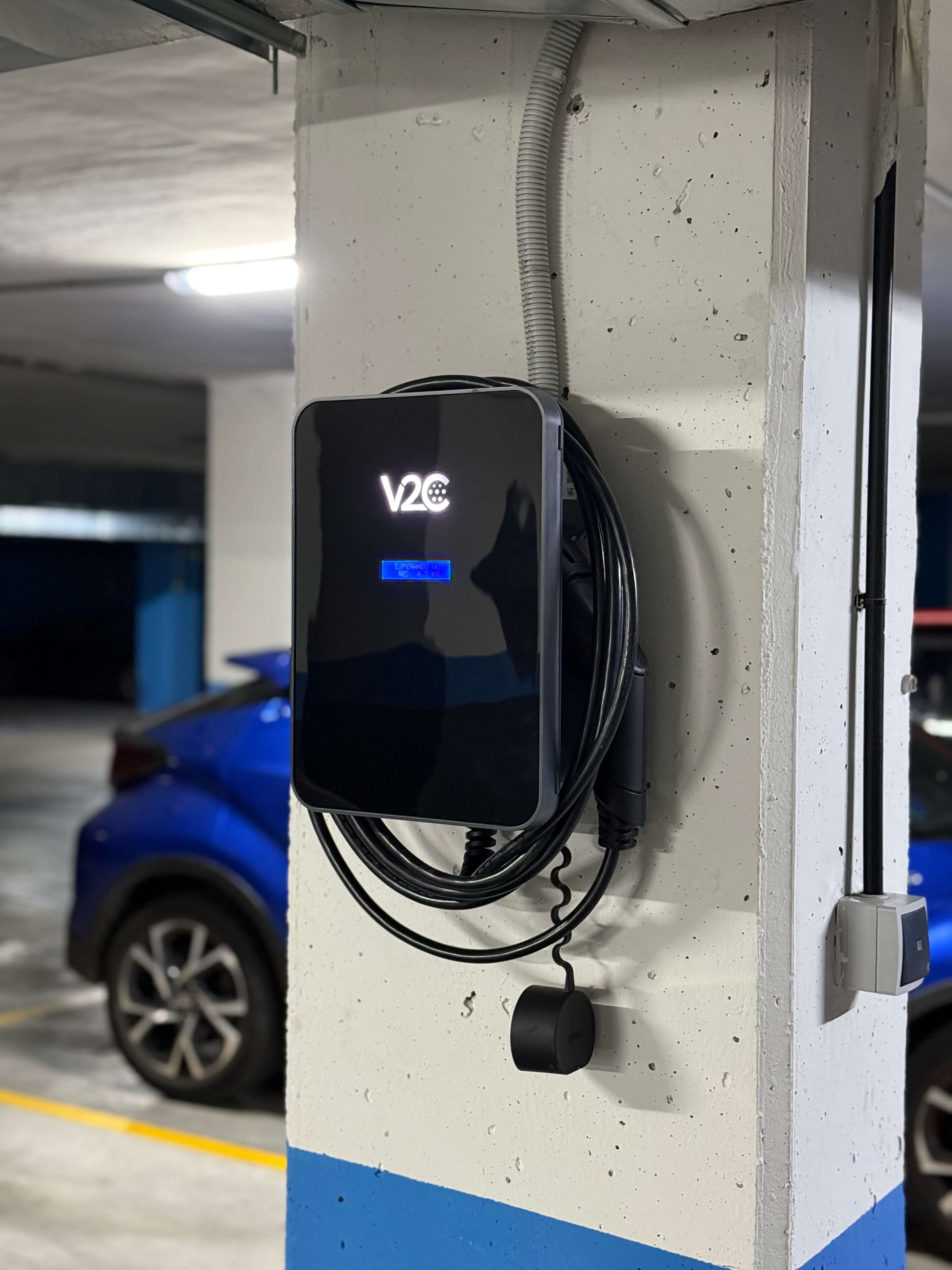 Instalación cargador coche electrico madrid​ hecha por Emotion