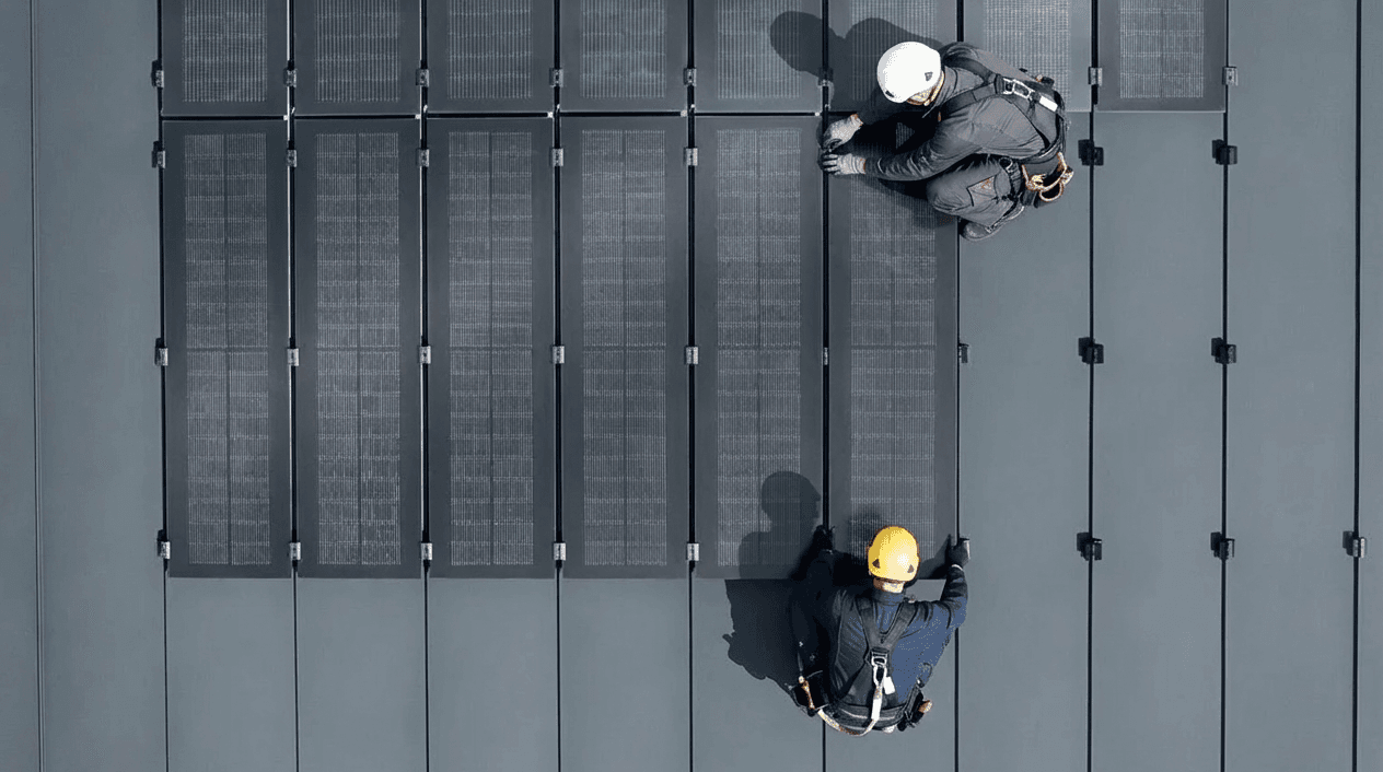 Instalación de placas solares con Emotion