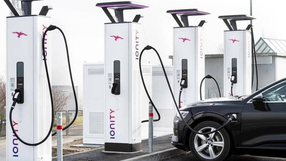 blog-La infraestructura de carga pública: retos y soluciones-poster