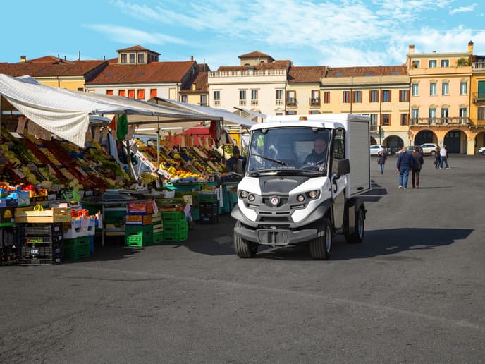 blog-Los vehículos eléctricos comerciales en la logística urbana-poster