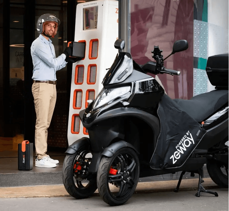 blog-Zeway en Madrid: Motos con baterías intercambiable-poster