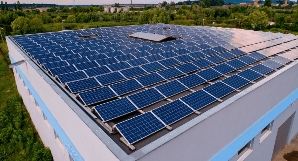 blog-Ventajas de instalar placas solares en empresas-poster