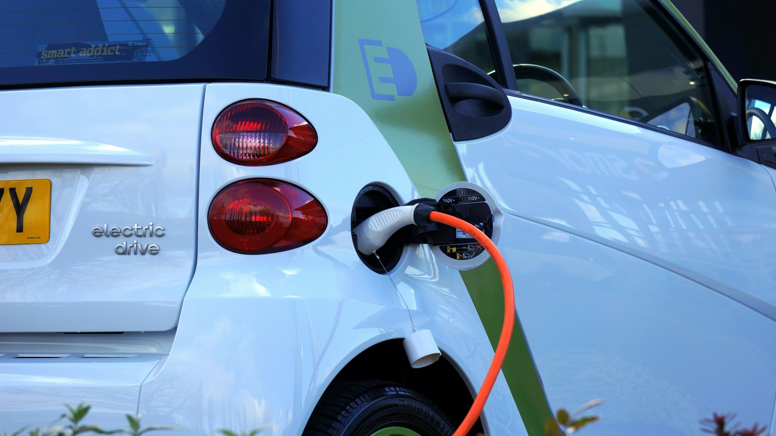 blog-¿Coche eléctrico o coche de combustión?-poster